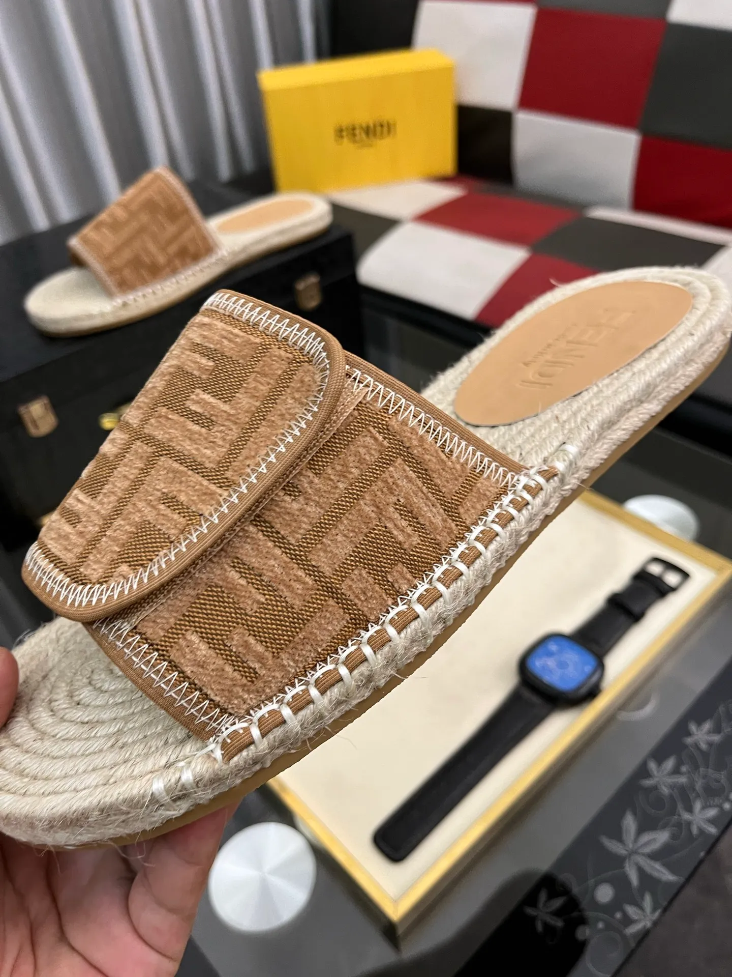Men's shoes💰320⌚️⌚️[FENDI~Fendi slippers] High-end men's shoes brand official website 1:1 latest masterpiece: original mold customization, fabrics made of imported original materials, upgraded outsole, lighter, top quality in the market, simple and tasteful, a must-have for fashionistas, fashion is at your feet, full of confidence, the same style at the counter👍The season of summer slippers is here. Yardage: 38-44. Can be customized45.46.47